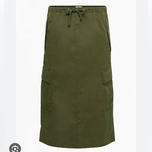 Aritzia TNA demand cargo skirt